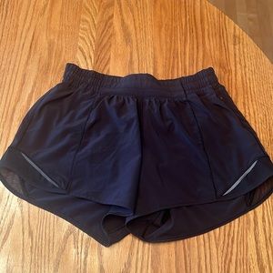 lululemon Hotty Hot High-Rise Lined Short 2.5”